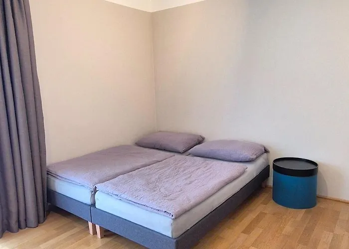 In Upscale District With Wellness Area Apartamento