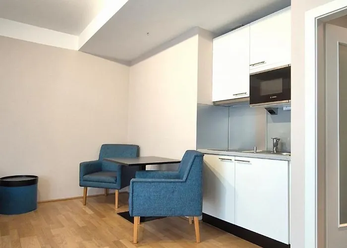In Upscale District With Wellness Area Apartamento